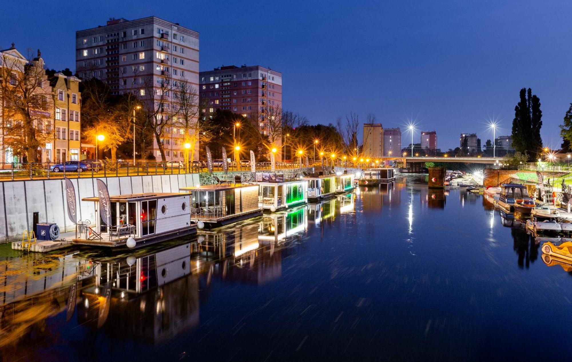 Domy Na Wodzie - La Mare Motlava Houseboats With Sauna By Downtown Apartments Gdaňsk Exteriér fotografie